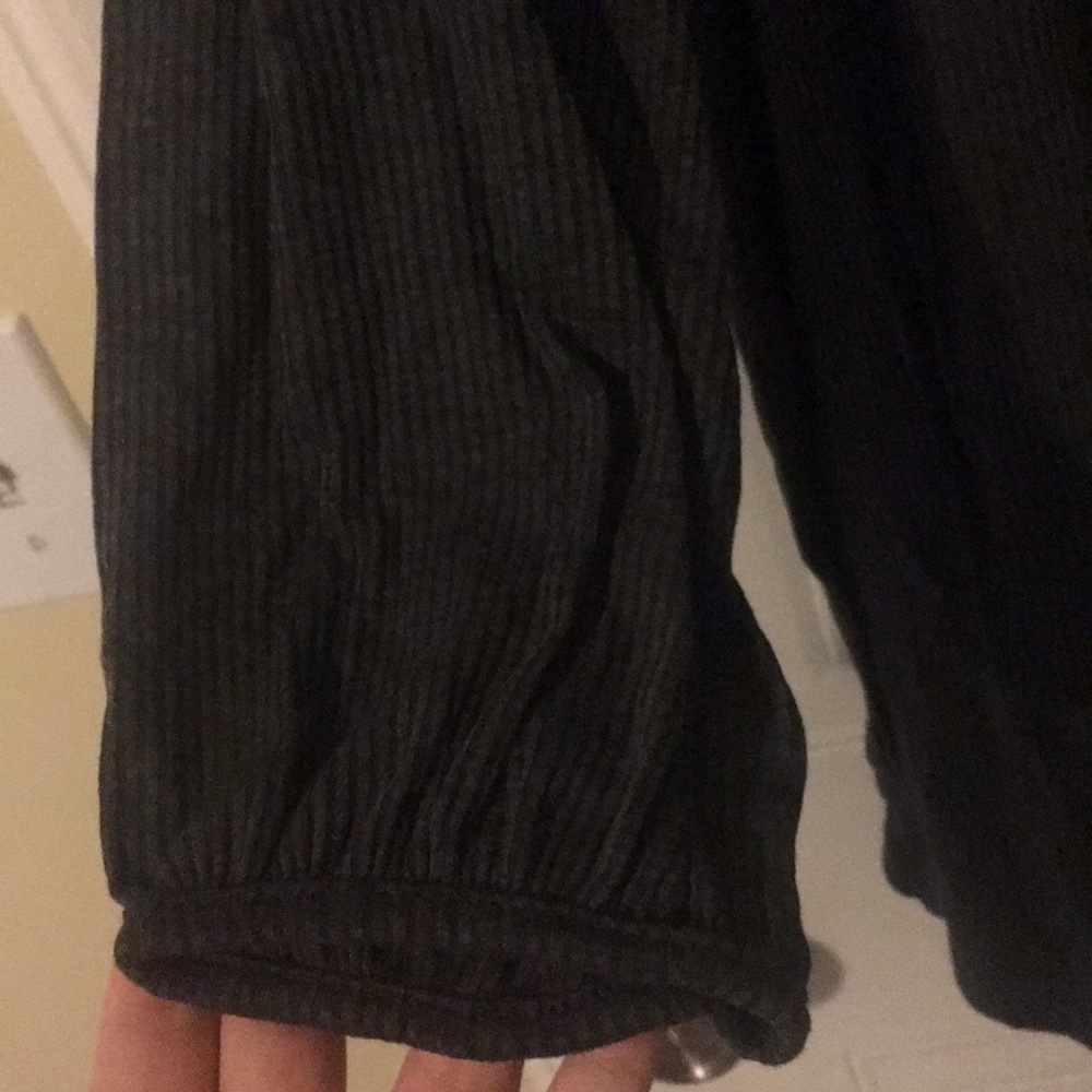 Woman’s top - Picture 3 of 5